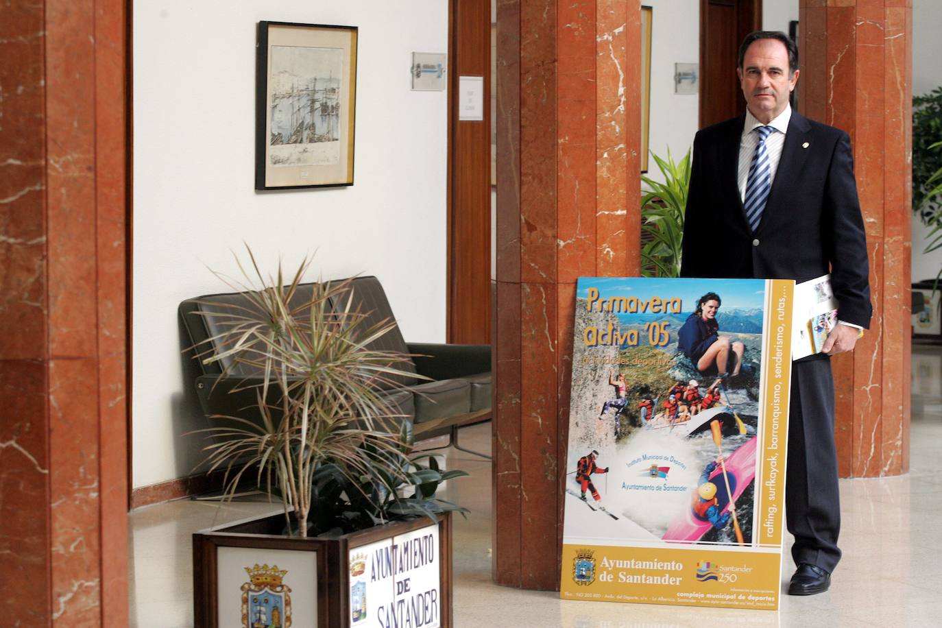 2005. José Manuel Riancho, concejal de Deportes de Santander, durante la presentación del programa 'Primavera activa 2005'.