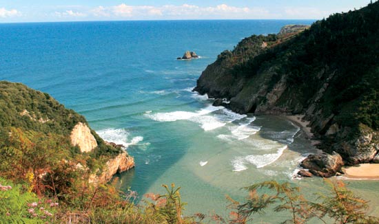 Desembocadura del Nansa a través de la ría de Tina Menor, en las proximidades de Pechón.