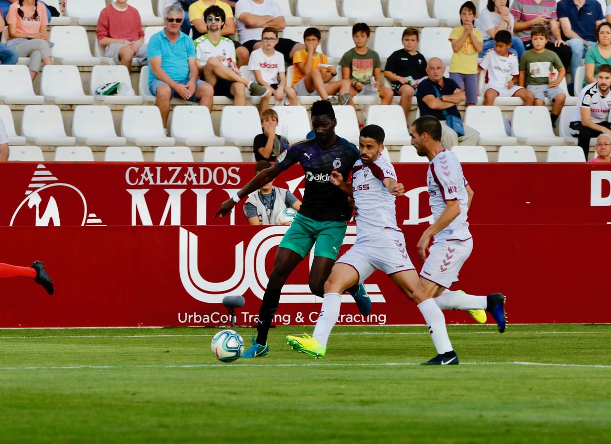 Fotos: Imágenes del partido Albacete-Racing