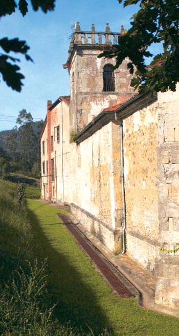 Imagen secundaria 2 - Torre de Abajo, en el barrio Las Cuevas de Roiz. Vivienda popular, en Treceño. Palacio de Sánchez de Movellán, en Roiz.