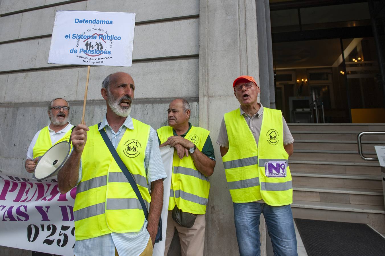 Fotos: Concentración de jubilados y pensionistas en Santander