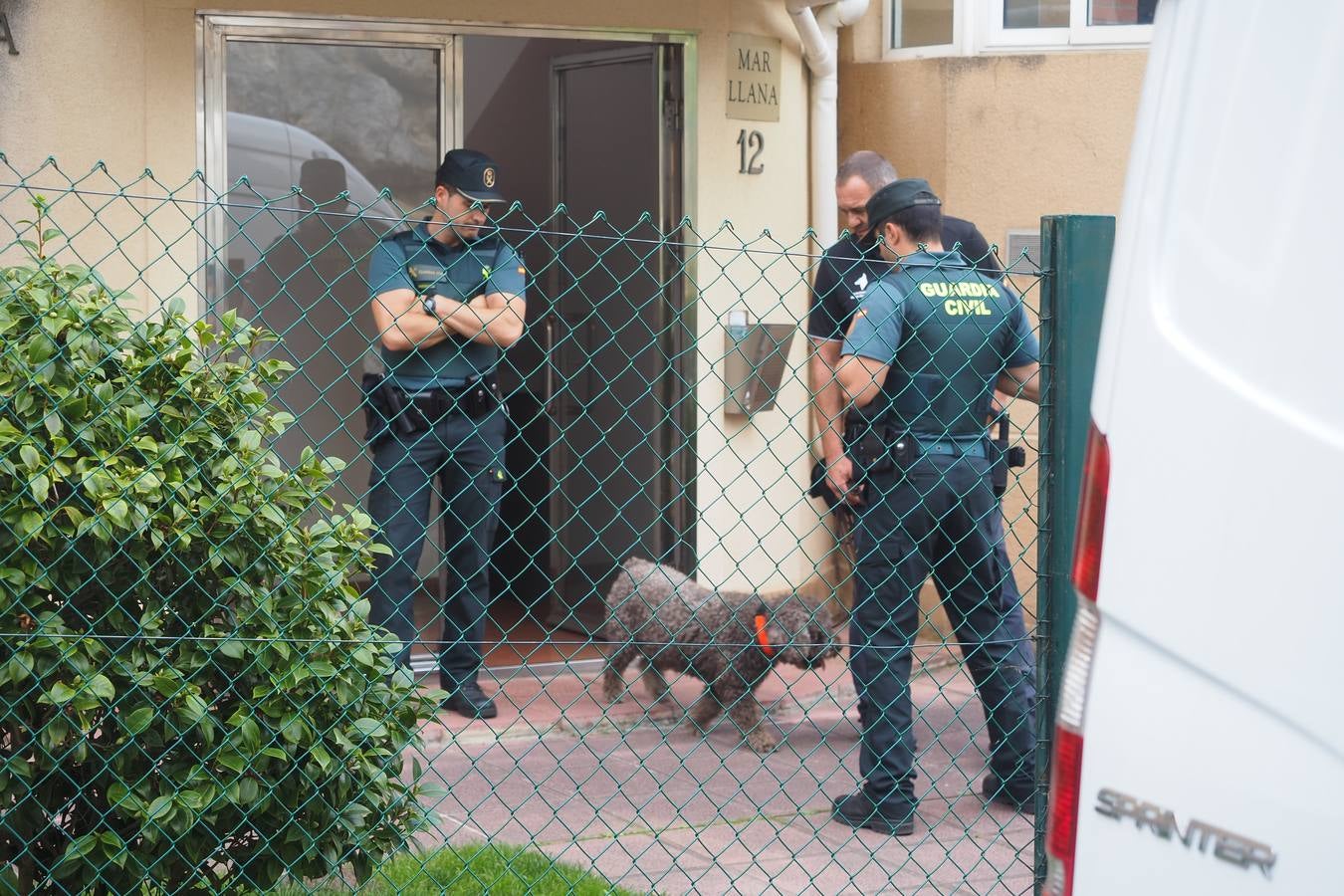 Este martes continúa la inspección del piso de la calle Pedro Basabe, de Castro Urdiales, donde vivía Carmen Merino, la detenida por el presunto homicidio de su pareja, Jesús María Baranda, cuya cabeza apareció dentro de una caja.