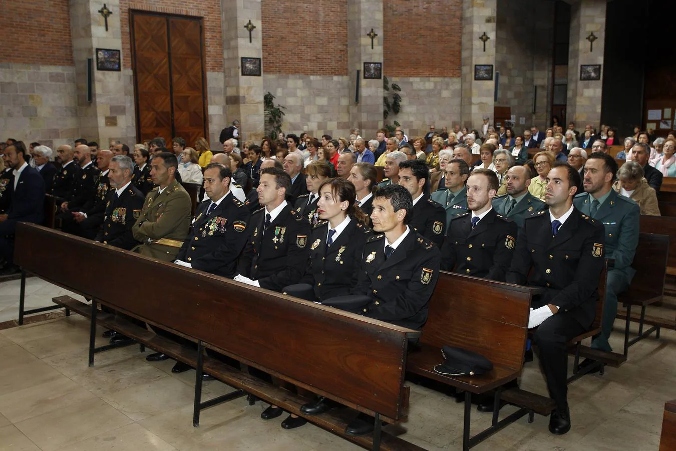 Fotos: La Policía Nacional celebra a sus patronos en Torrelavega