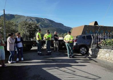 Imagen secundaria 1 - Se restablece la línea ferroviaria entre Oviedo y Santander tras el accidente en el paso nivel de Llanes