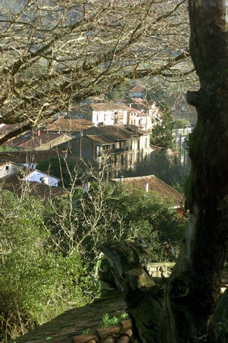 Vista de un grupo de viviendas, en Novales.