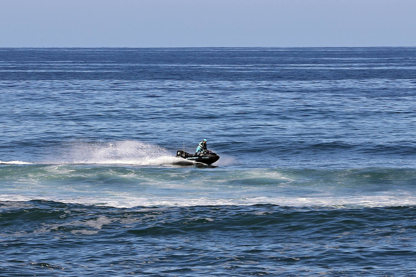 Fotos: Álvaro de Marichalar llega a Cantabria surcando los mares