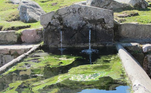 Fuente en la majada de Mergullines.