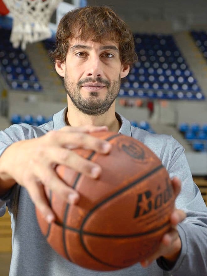 David Doblas debuta en el baloncesto uruguayo a sus 38 años
