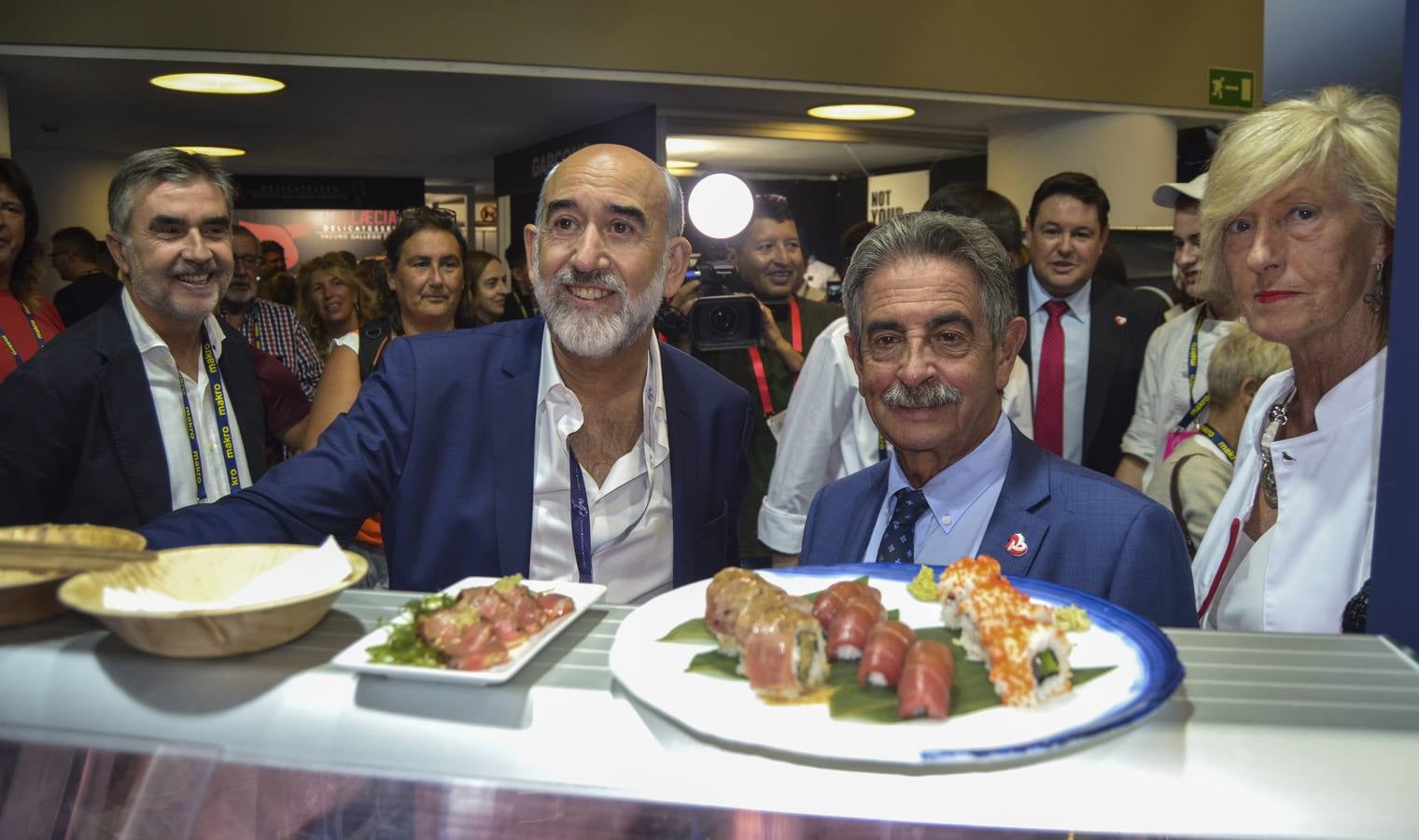 El presidente cántabro degustó algunos productos