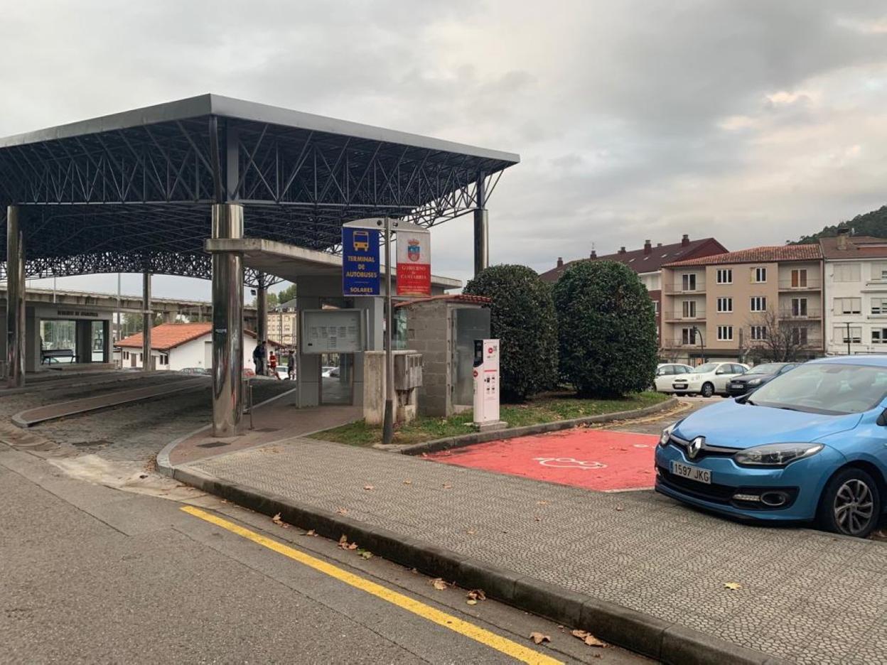 Uno de los punto se emplaza junto a la estación de autobuses de Solares y el otro en el aparcamiento público de BM. 