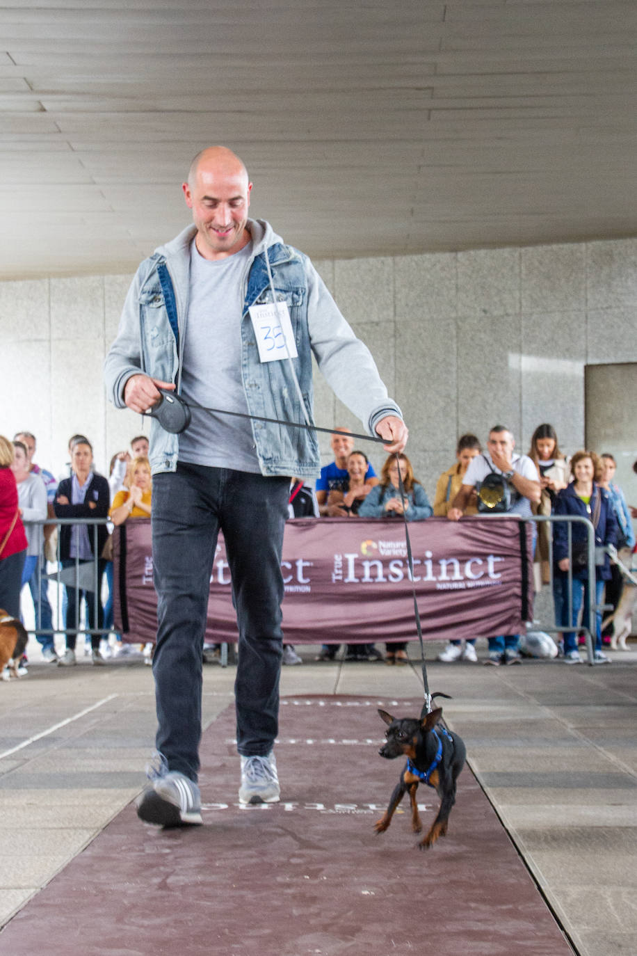 El centro comercial celebró la décima edición de este evento que premió a los perros más bonitos, simpáticos y educados