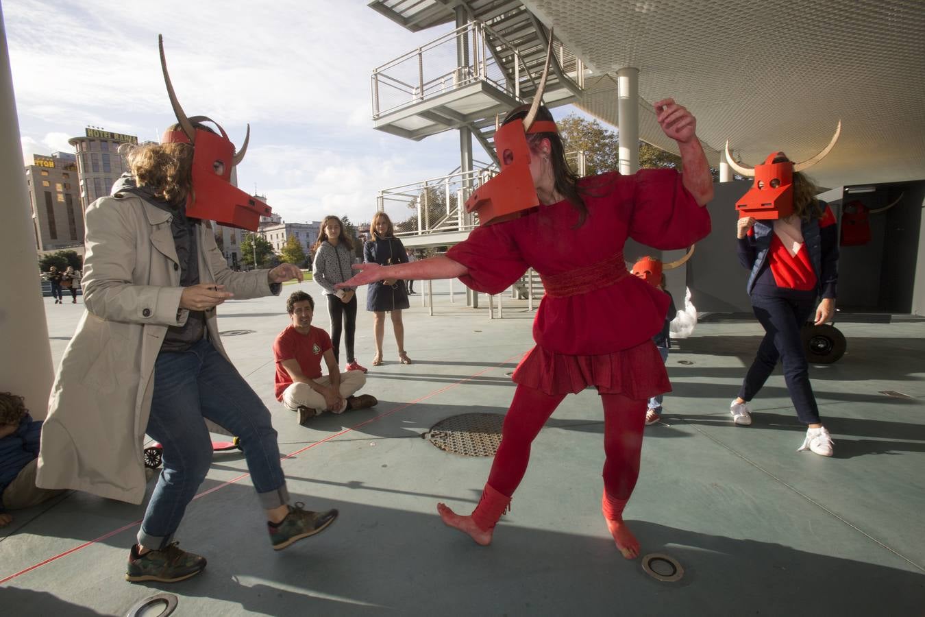 El Centro Botín saca a la calle cuatro espectáculos para despertar la creatividad de los viandantes