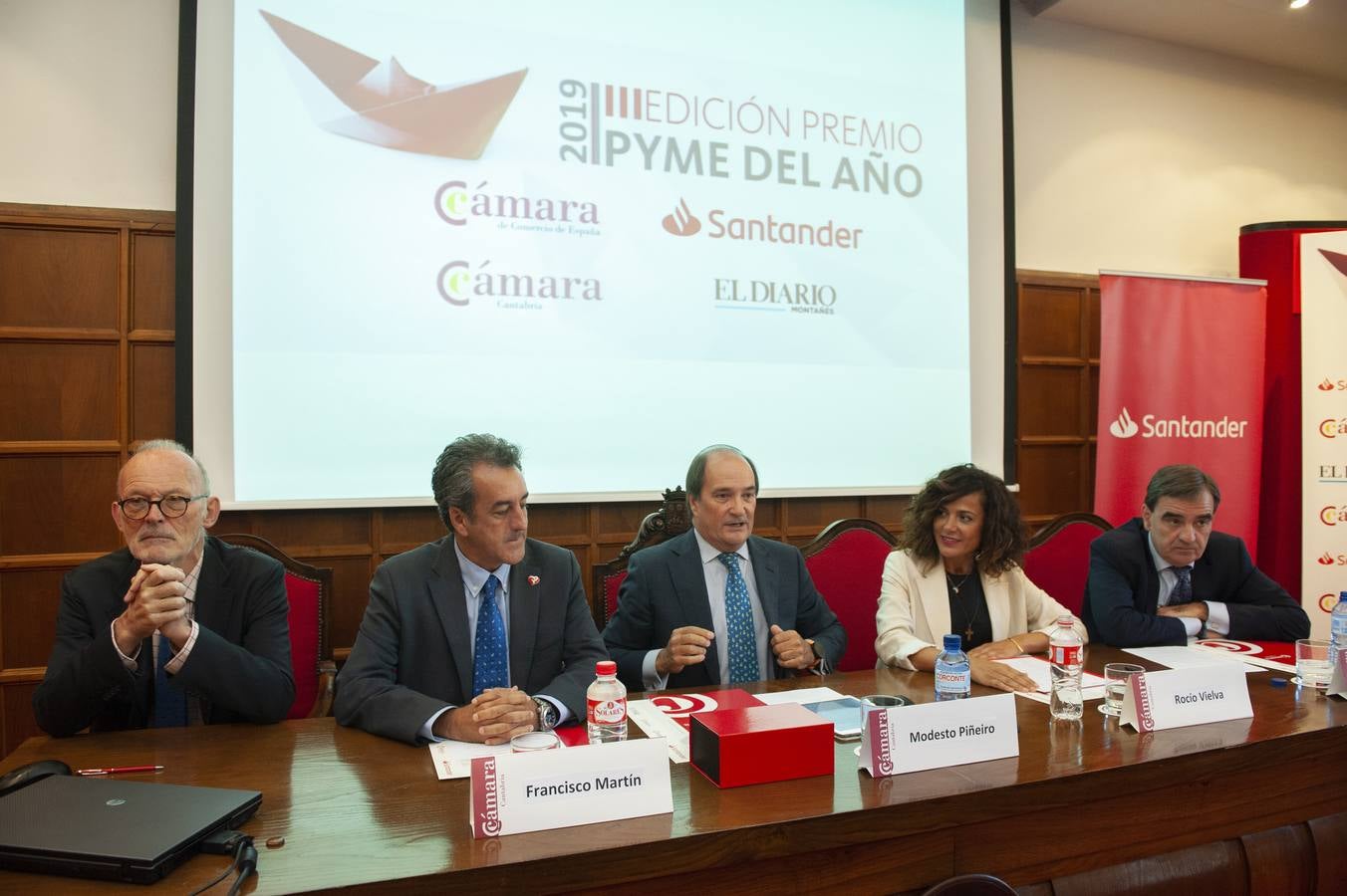 a empresa Arenas & Asociados Ingeniería de Diseño ha recibido este jueves el premio Pyme del Año 2019 de Cantabria, en el transcurso de una ceremonia celebrada este jueves en el salón de actos de la Cámara de Comercio de Cantabria.