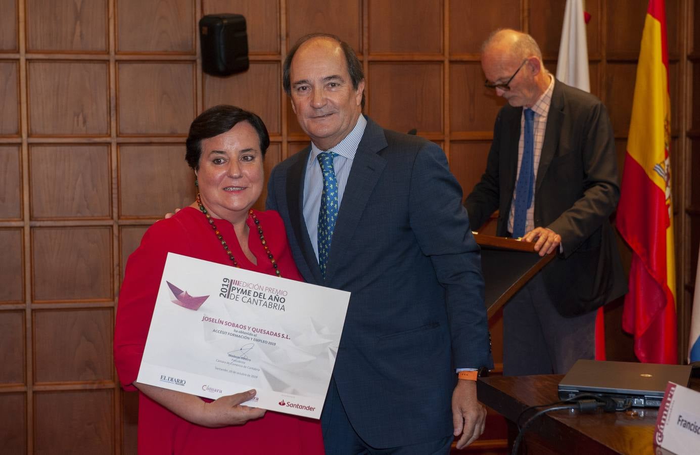 a empresa Arenas & Asociados Ingeniería de Diseño ha recibido este jueves el premio Pyme del Año 2019 de Cantabria, en el transcurso de una ceremonia celebrada este jueves en el salón de actos de la Cámara de Comercio de Cantabria.