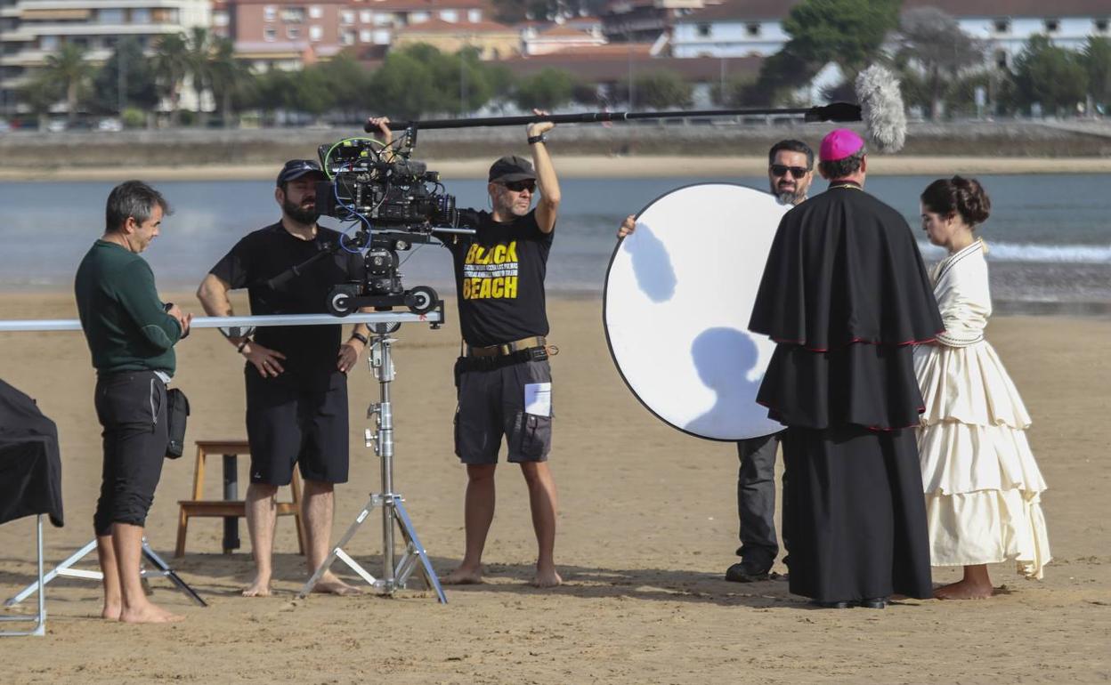 Rodaje en Laredo de una escena de la película 'Pobre y a pie', que narra la vida de Antonio Claret.