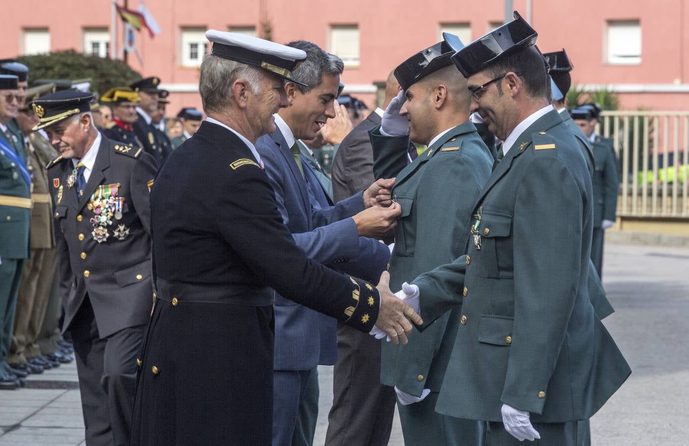 Fotos: Imágenes del acto de celebración del Día de la Guardia Civil en el cuartel de Campogiro
