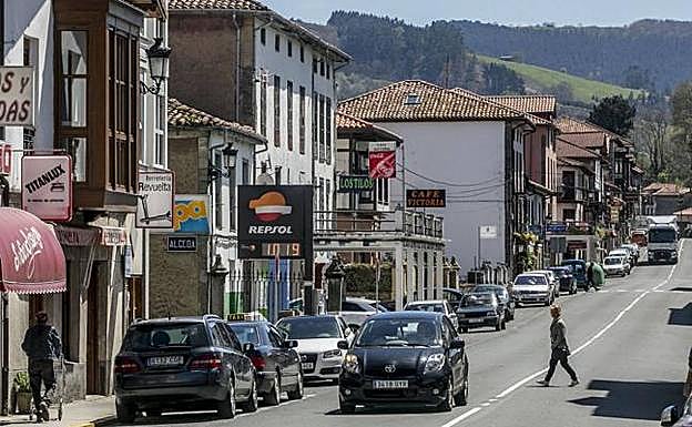 Carretera N-623, a su paso por el límite entre las localidades de Ontaneda y Alceda. :