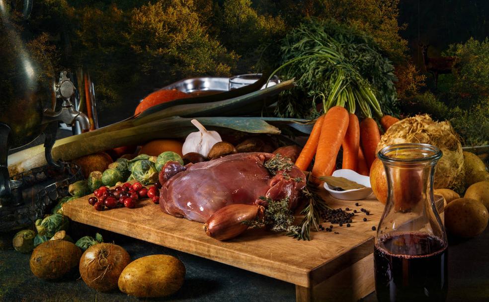 Mercado con verduras de temporada como las coles, la coliflor y el brócoli; las acelgas, las espinacas o las zanahorias.