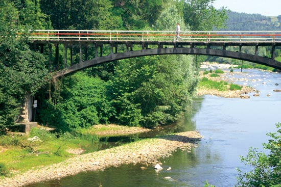 El puente de Golbardo es el primero de hormigón construido en España a principios del siglo XX.