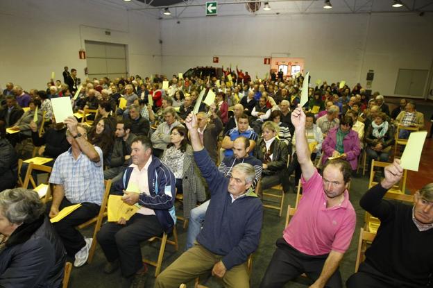 Votaciones en el último congreso de UGAM celebrado en noviembre de 2014 en Torrelavega