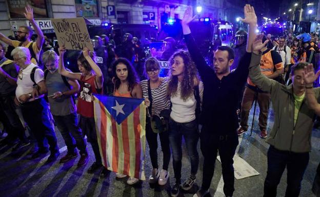 División entre manifestantes en la sexta noche de protestas en Barcelona