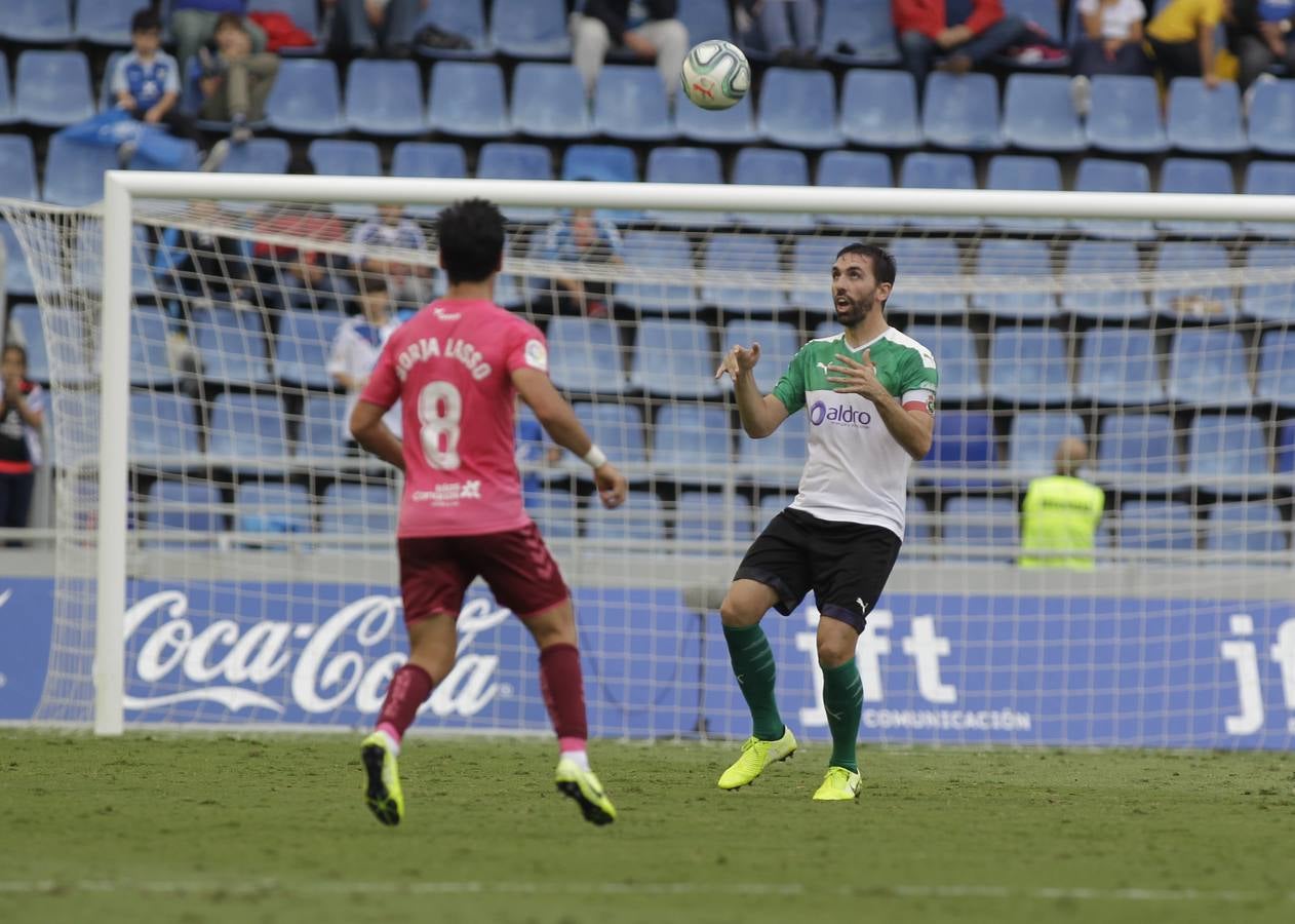 El Racing completa en Tenerife uno de sus peores partidos de la temporada y, a pesar de todo, logra sacar un empate en el minuto 93 para cobrarse parte de los puntos perdidos en los últimos minutos de otros encuentros