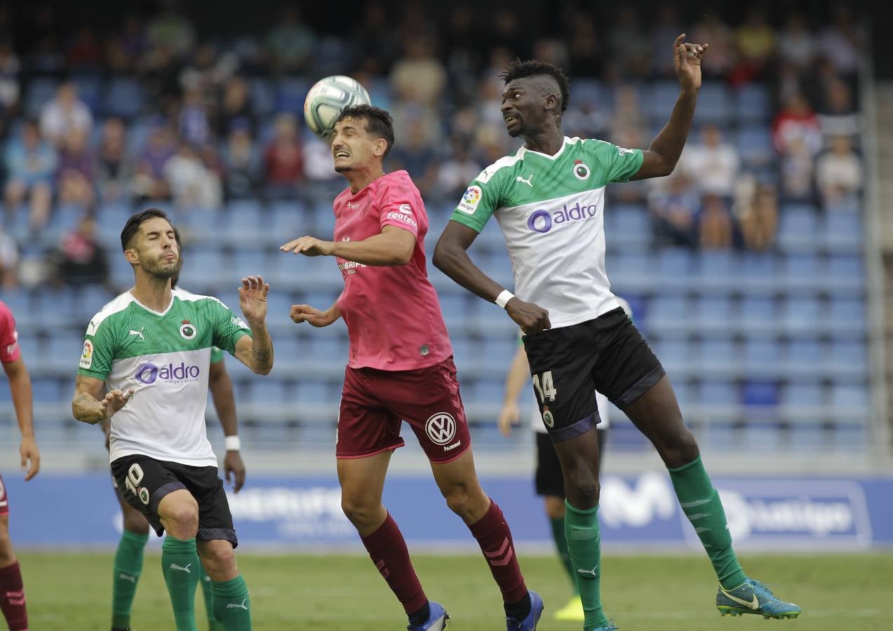 El Racing completa en Tenerife uno de sus peores partidos de la temporada y, a pesar de todo, logra sacar un empate en el minuto 93 para cobrarse parte de los puntos perdidos en los últimos minutos de otros encuentros