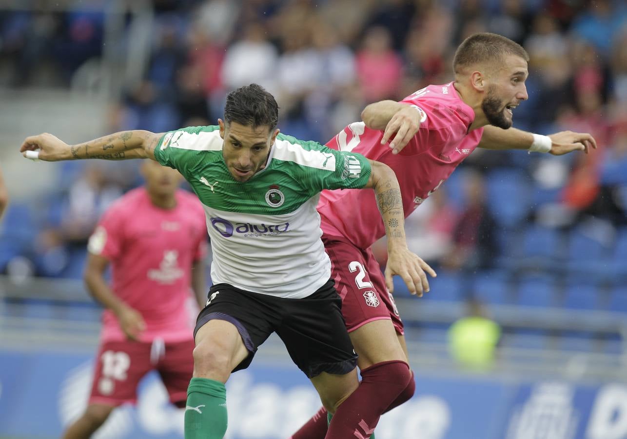 El Racing completa en Tenerife uno de sus peores partidos de la temporada y, a pesar de todo, logra sacar un empate en el minuto 93 para cobrarse parte de los puntos perdidos en los últimos minutos de otros encuentros