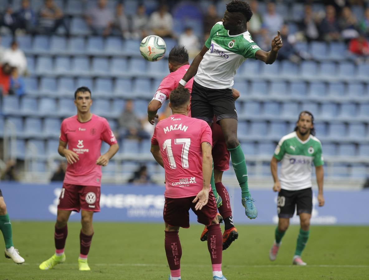 El Racing completa en Tenerife uno de sus peores partidos de la temporada y, a pesar de todo, logra sacar un empate en el minuto 93 para cobrarse parte de los puntos perdidos en los últimos minutos de otros encuentros