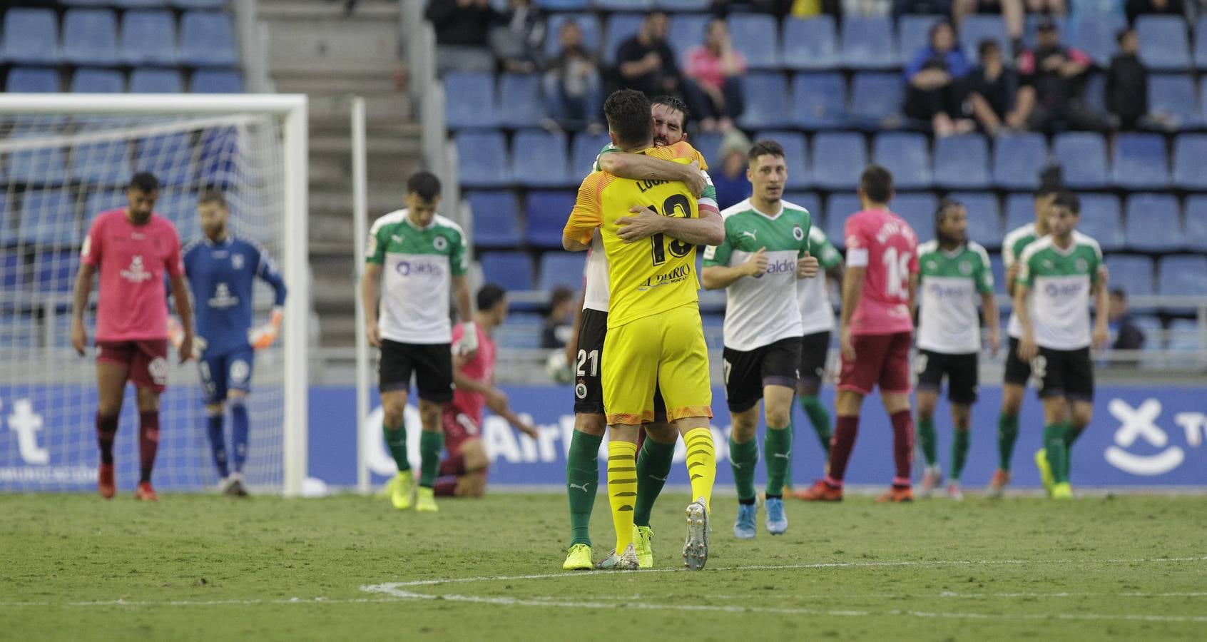 El Racing completa en Tenerife uno de sus peores partidos de la temporada y, a pesar de todo, logra sacar un empate en el minuto 93 para cobrarse parte de los puntos perdidos en los últimos minutos de otros encuentros