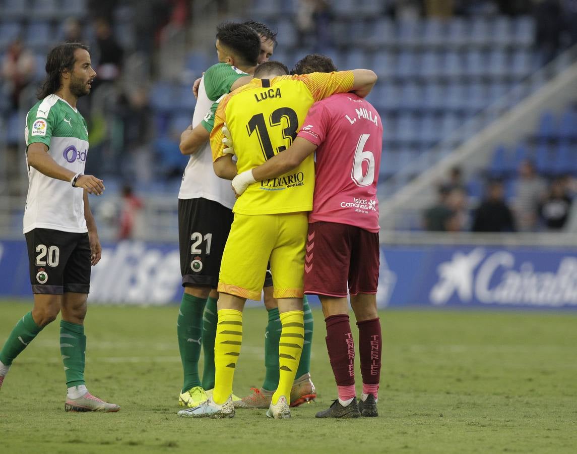 El Racing completa en Tenerife uno de sus peores partidos de la temporada y, a pesar de todo, logra sacar un empate en el minuto 93 para cobrarse parte de los puntos perdidos en los últimos minutos de otros encuentros