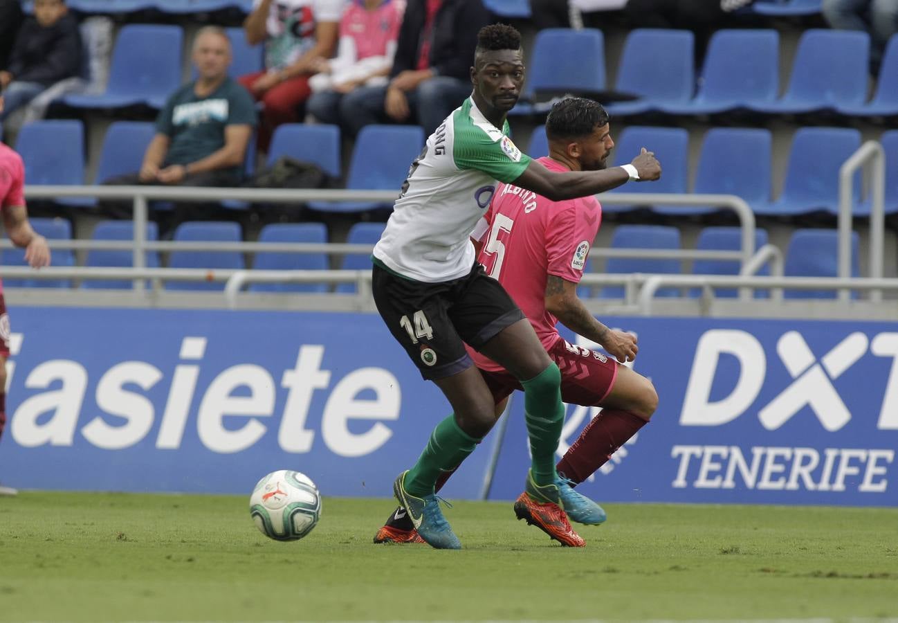 El Racing completa en Tenerife uno de sus peores partidos de la temporada y, a pesar de todo, logra sacar un empate en el minuto 93 para cobrarse parte de los puntos perdidos en los últimos minutos de otros encuentros