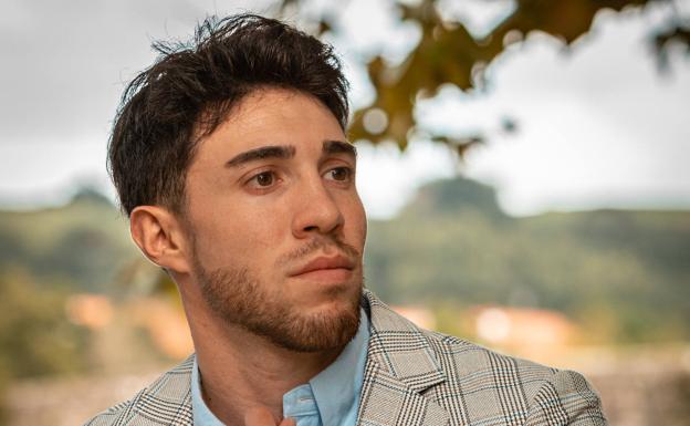 El joven Alejandro Núñez Santamaría aprovecha cuando no trabaja para vestir con estilo propio. 