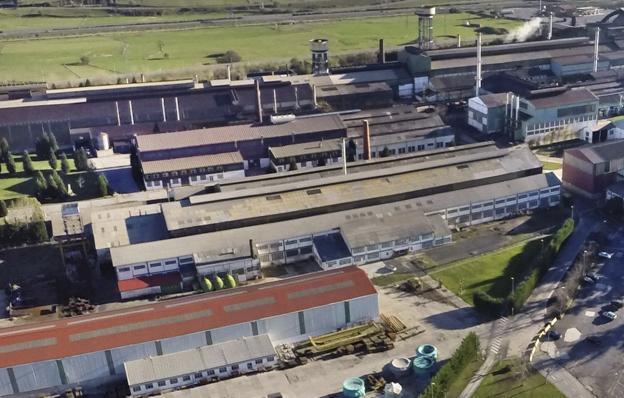 Instalaciones de Forjas de Cantabria, en el centro de la imagen, en el complejo de Sidenor.