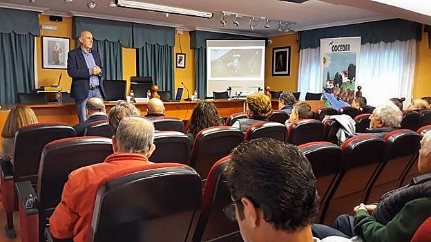Un momento de la ponencia tecnológica de Pablo Priesca, director de la fundación CTIC.