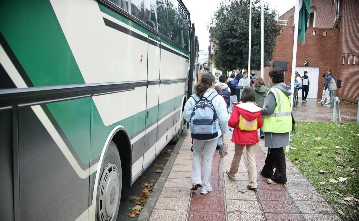 Convocada una huelga general en el transporte de viajeros por carretera del 5 al 9 de noviembre en Cantabria