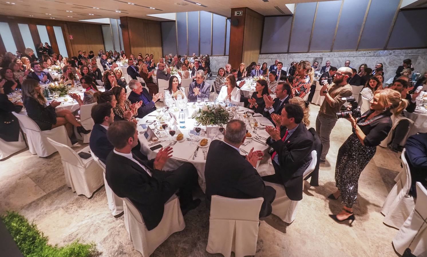 La diseñadora Odette Álvarez recibió anoche el Premio Empresaria 2019 de la Asociación de Mujeres Empresarias de Cantabria (ADMEC), en la Gala Anual que este colectivo celebró en el Hotel Santemar de Santander