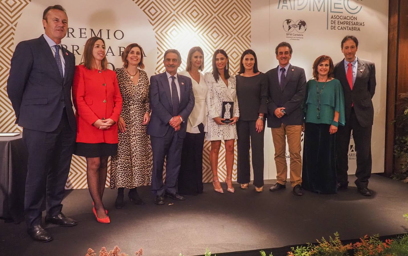 La diseñadora Odette Álvarez recibió anoche el Premio Empresaria 2019 de la Asociación de Mujeres Empresarias de Cantabria (ADMEC), en la Gala Anual que este colectivo celebró en el Hotel Santemar de Santander