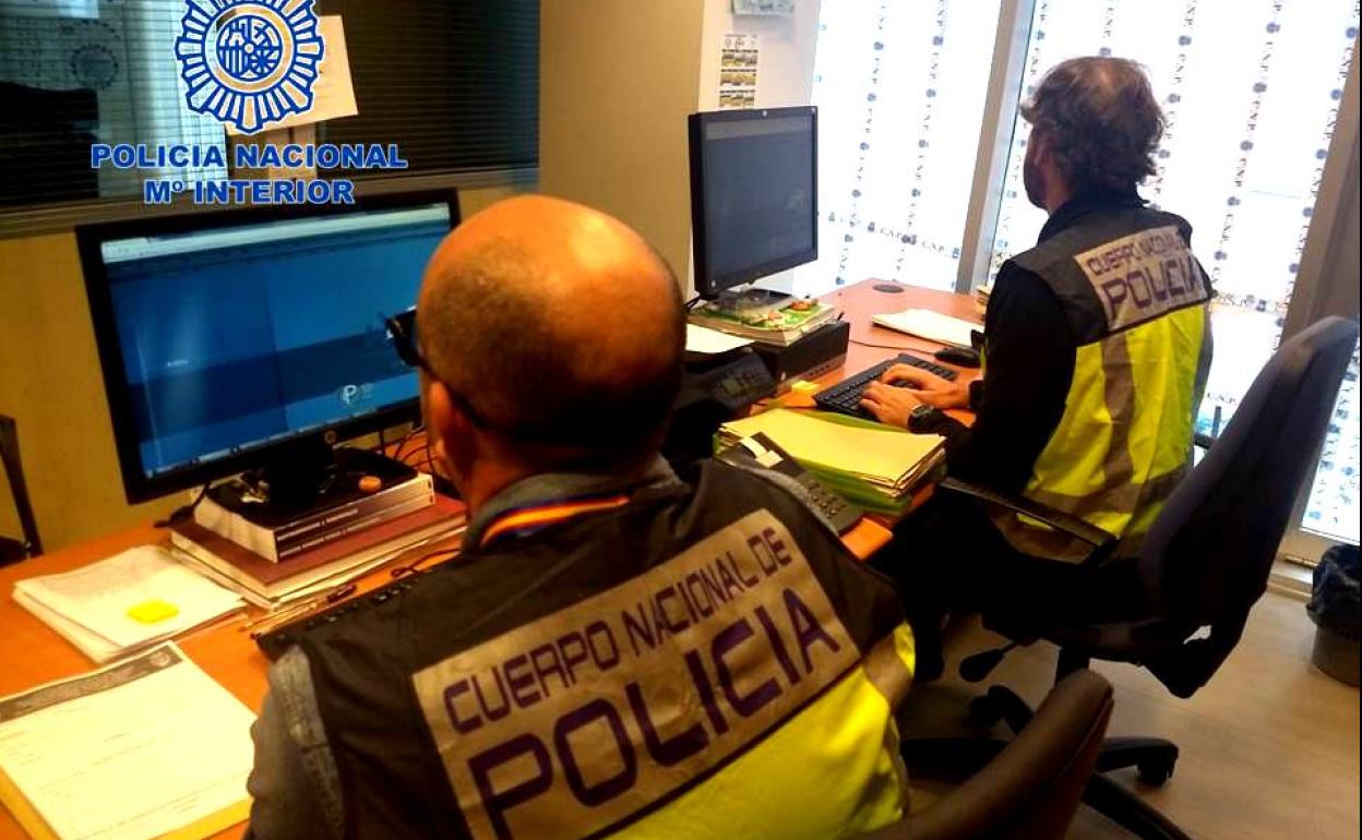 Envían a prisión a un joven cántabro que simulaba ser una niña para acosar a otra menor a través de WhatsApp