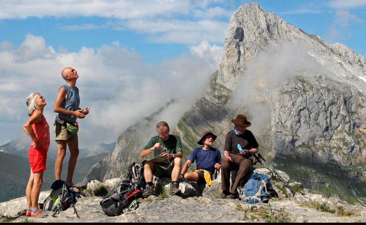 Buscamos las cuentas cántabras de montaña que revolucionan las redes sociales