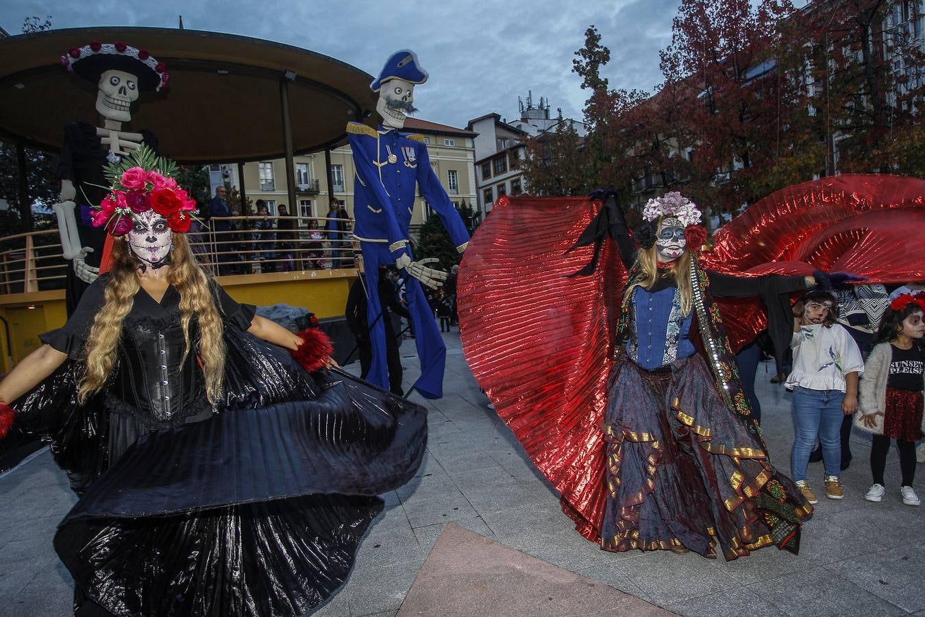 Fotos: Muertos y fantasmas en las calles