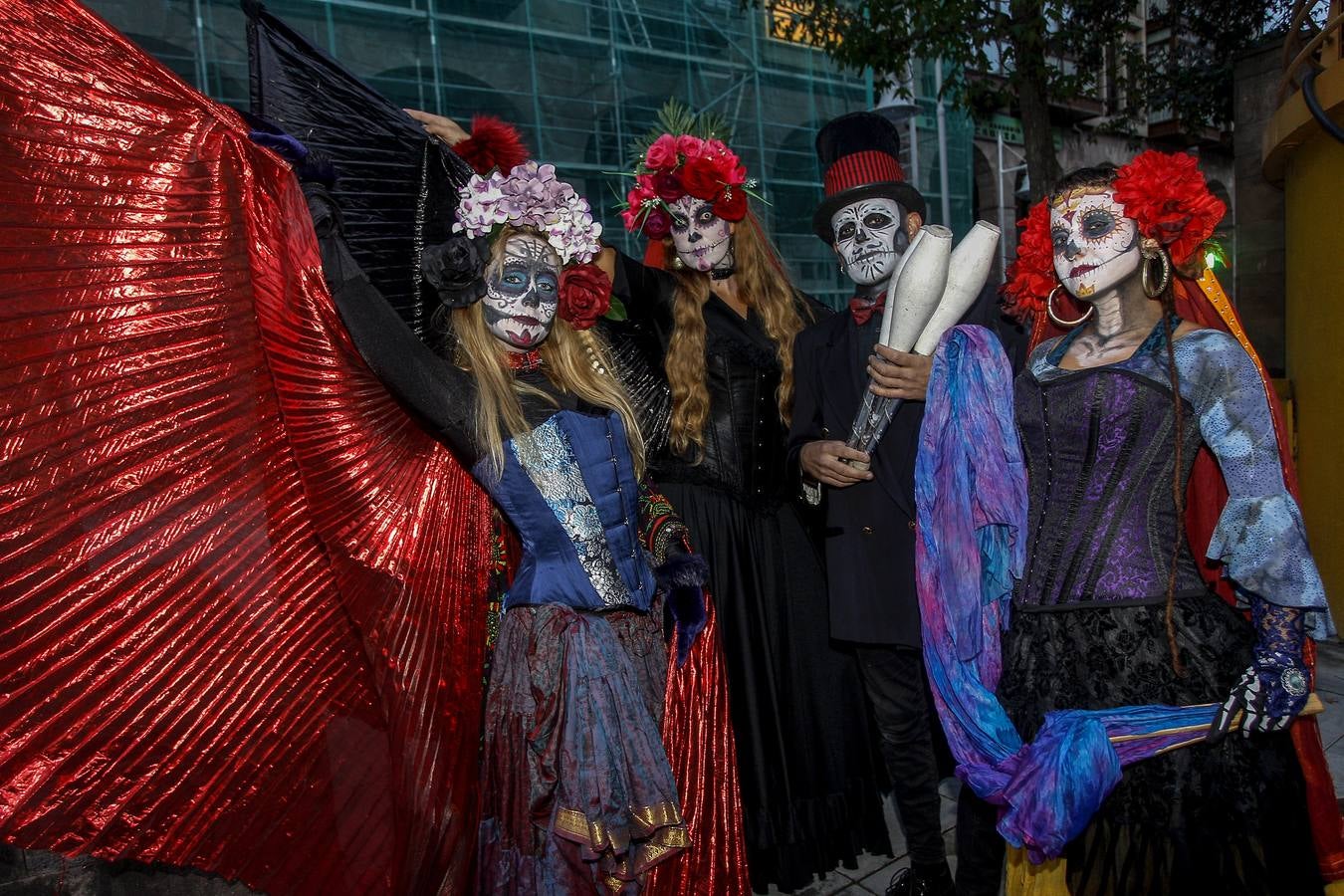 Fotos: Muertos y fantasmas en las calles