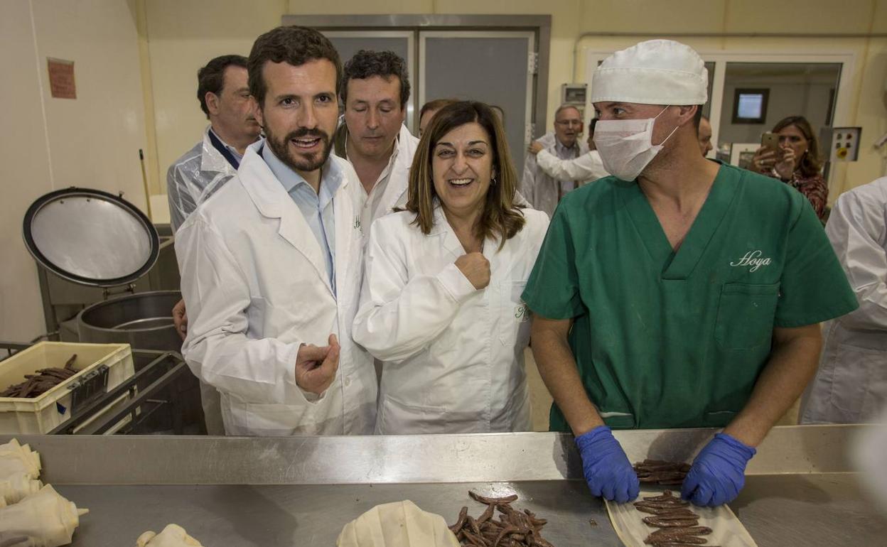 Casado junto a Buruaga durante su visita a Santoña el pasado 10 de octubre