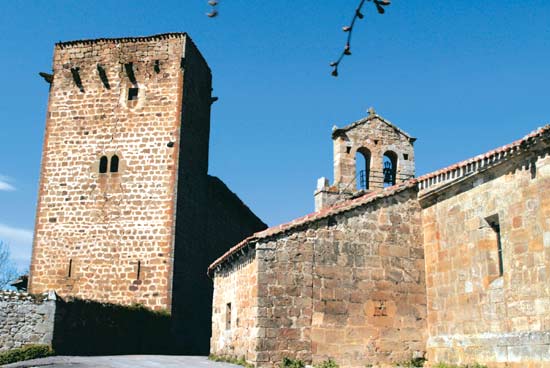 Iglesia románica de Santa María La Mayor, en Villacantid.