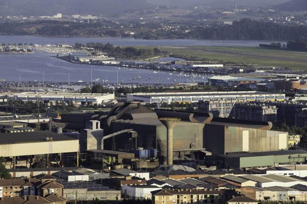 Instalaciones que Global Steel Wire posee en Nueva Montaña, en la periferia de Santander, en una imagen de archivo. :