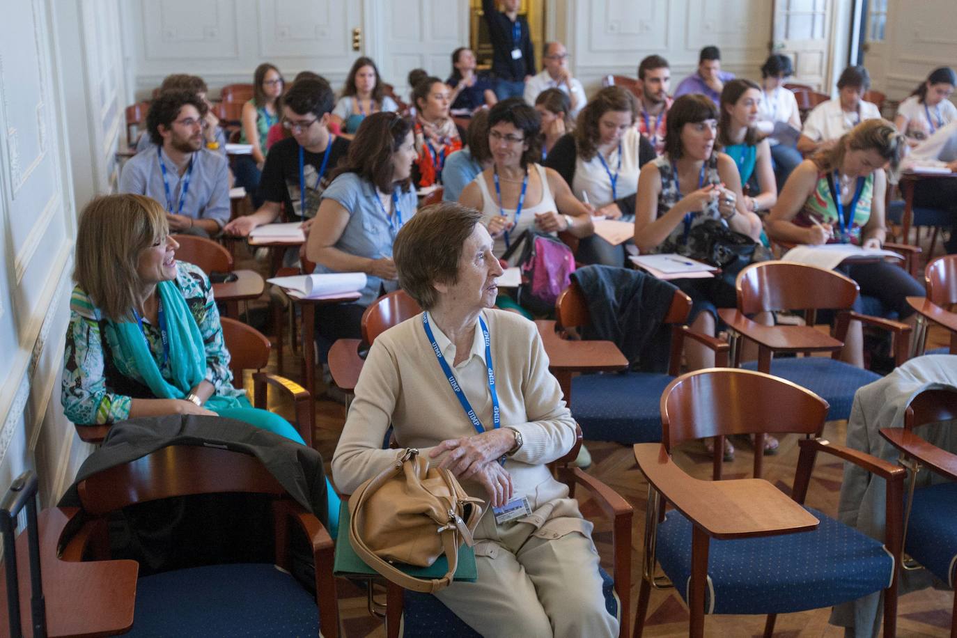 La científica, asistiendo como alumna a una ponencia de la Escuela de Biología en 2014.