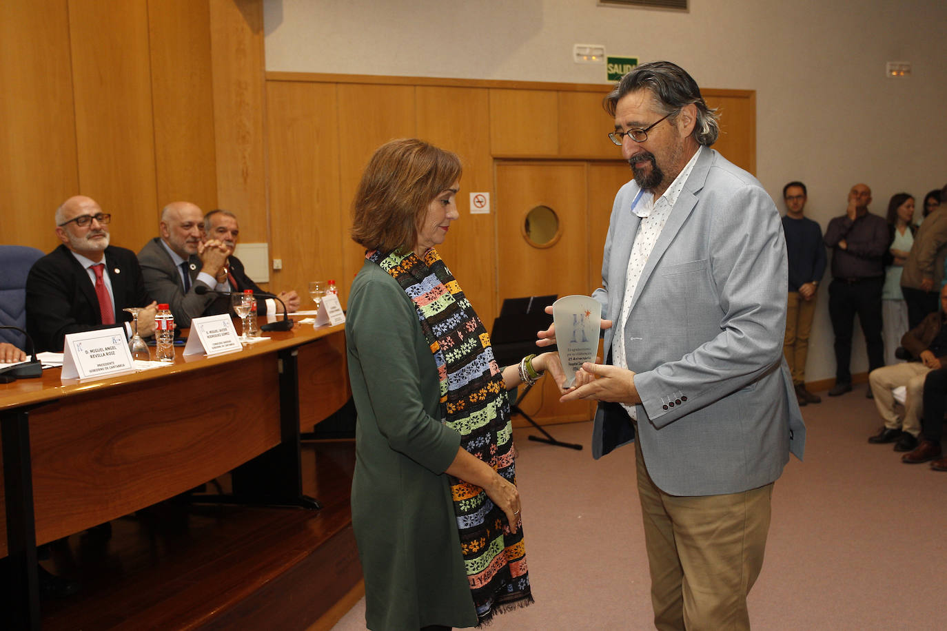 El hospital de Torrelavega fue inaugurado el 1 de noviembre de 1994 y desde enero de 2002, con las transferencias a la comunidad, pasó a formar parte del Servicio Cántabro de Salud.Desde entonces ha pasado de 500 trabajadores en plantilla a los cerca de 1.500 profesionales sanitarios y no sanitarios, y también se ha multiplicado su presupuesto, que ahora supera los 90 millones de euros. 