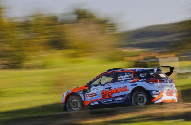 El coche de Surhayen Pernía durante el pasado Rally Santander Cantabria. 