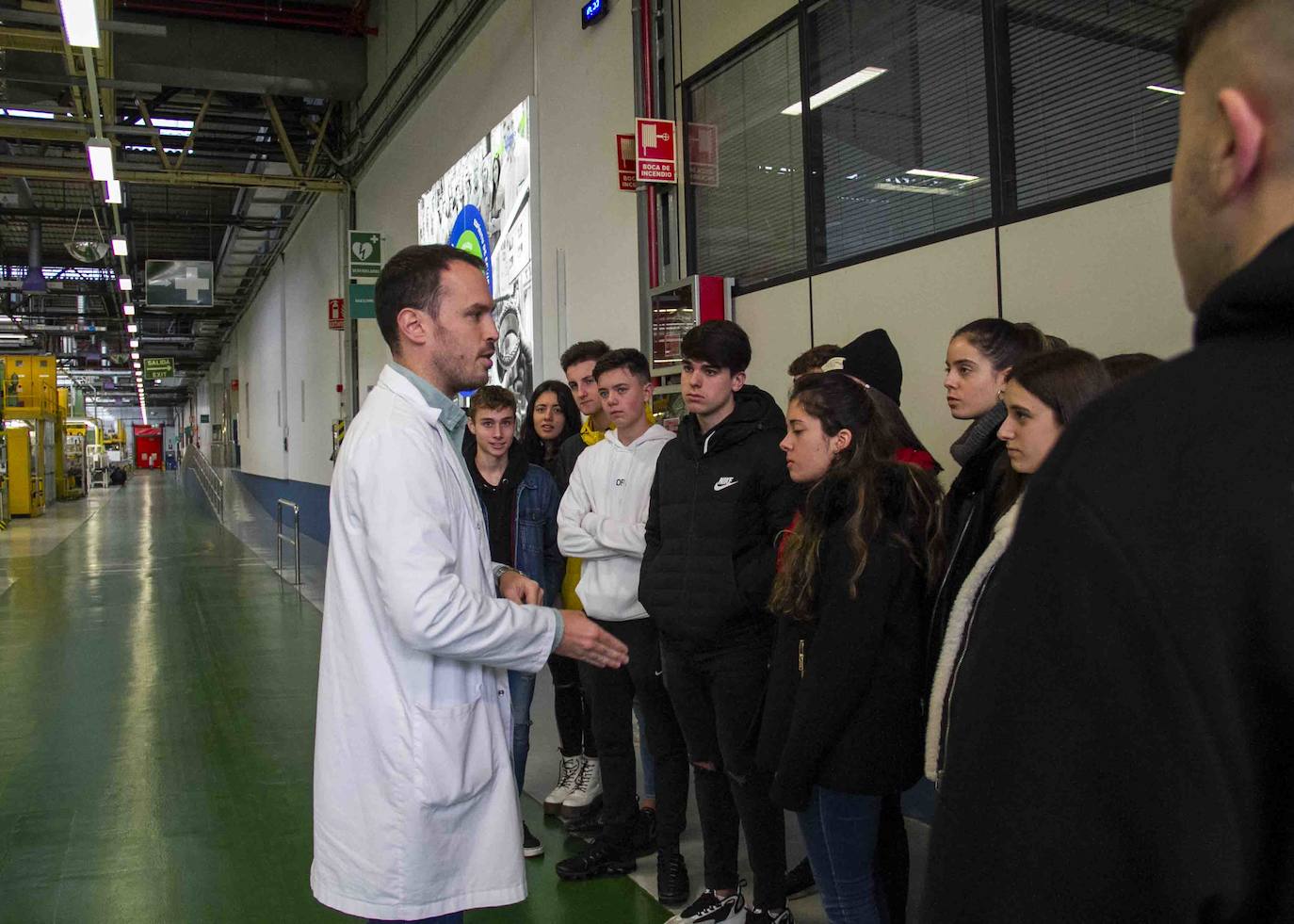 Fotos: Visita de IES Fuente Fresnedo a SEG Automotive Spain