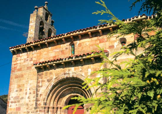 Imagen principal - Iglesia de San Andrés de Rioseco. Iglesia de Santiurde de Reinosa. Iglesia de Santa Eulalia, en Somballe.